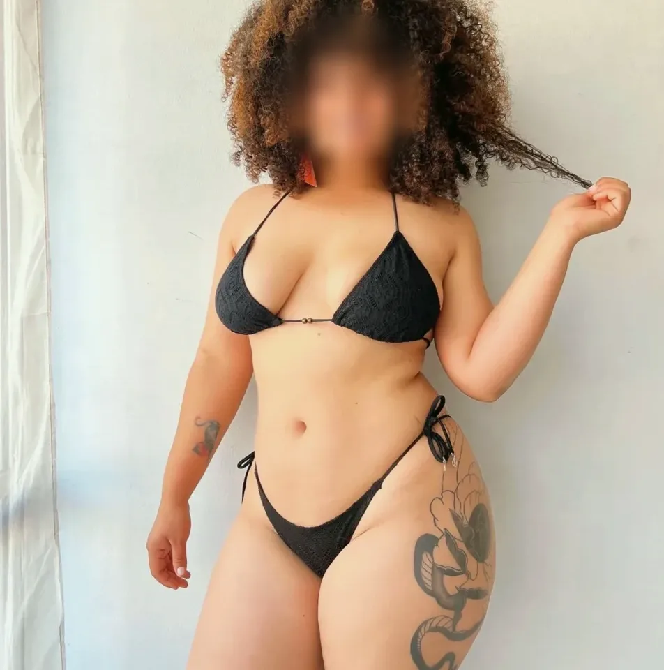 Camilla, 30