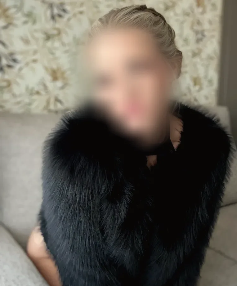Ellen, 32