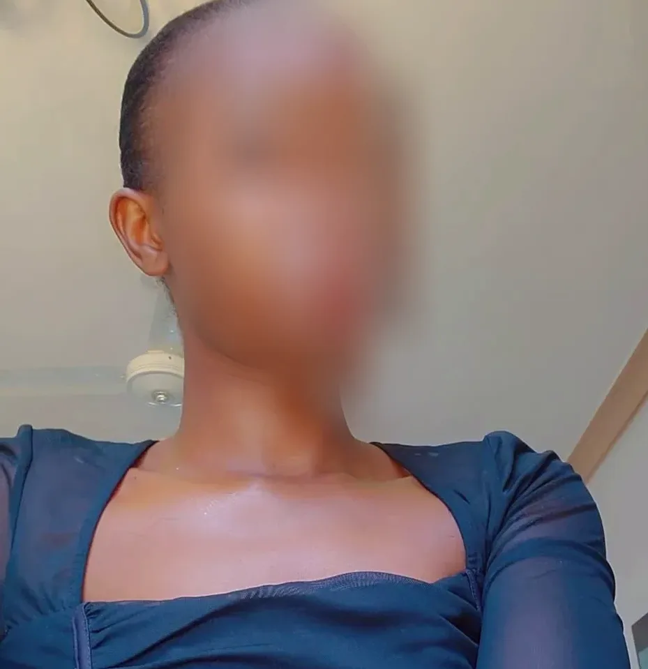 Emina, 24