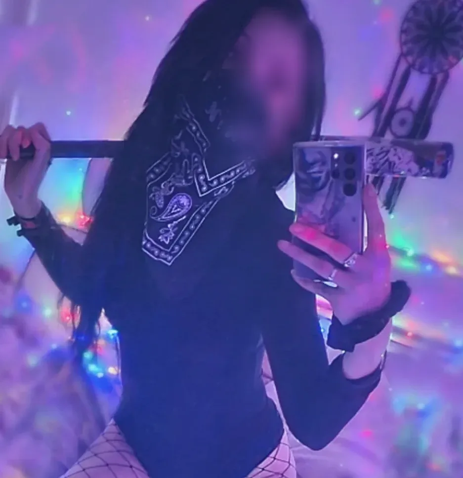 Emina, 28