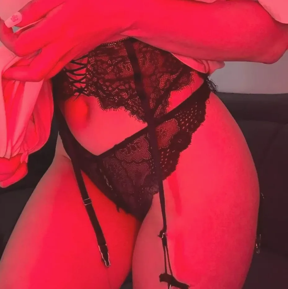 Mariam, 25