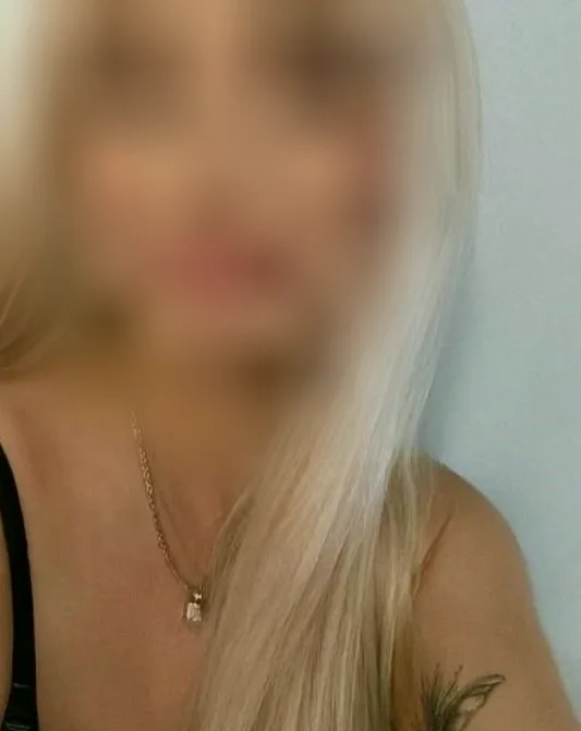 Sara, 33
